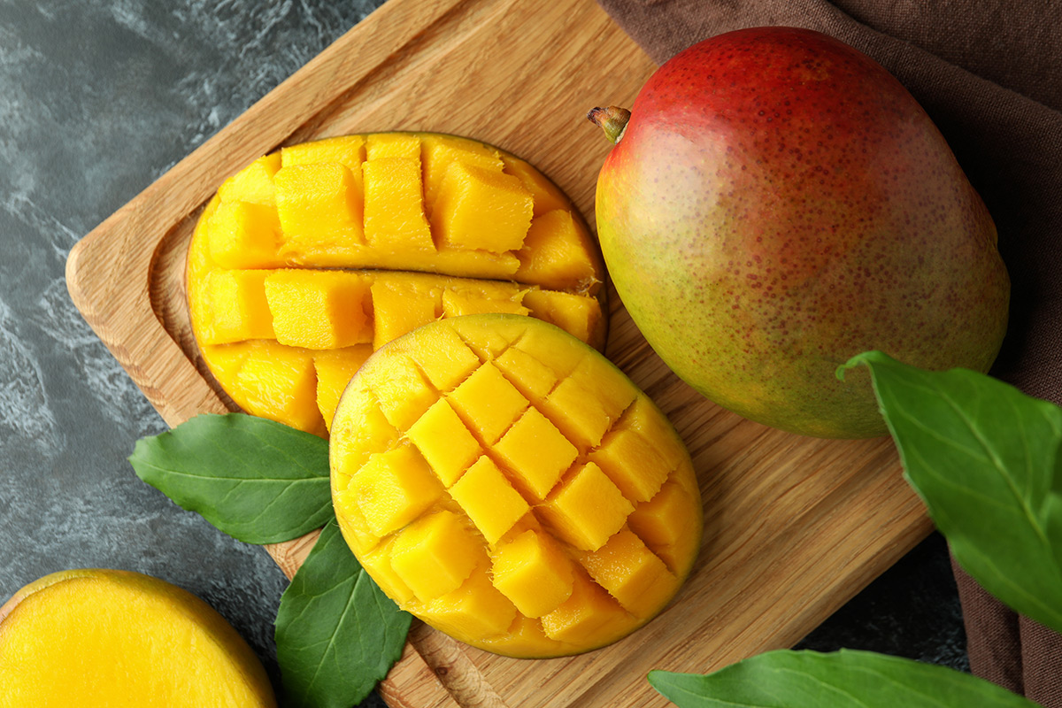 fresh-mango-slices-on-a-wooden-cutting-board